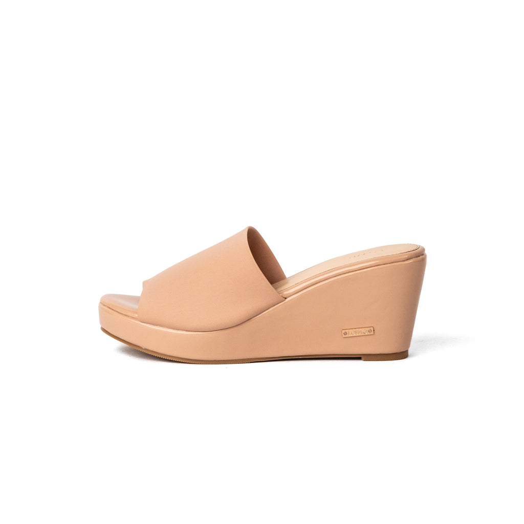 Lewré Leila nude wedge sandals with wide elastic fabric straps and open toes